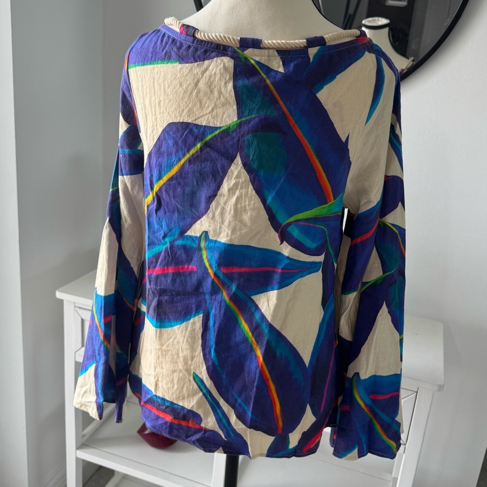 FARM Rio Multicolor V-Neck Top - Picture 9 of 16
